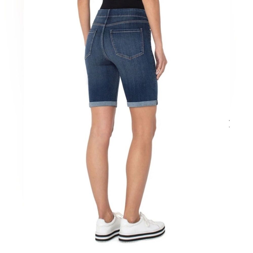 NWT Liverpool The Bermuda Chloe‎ Pull-On Mid Rise Stretch Denim Jean Shorts 6/28